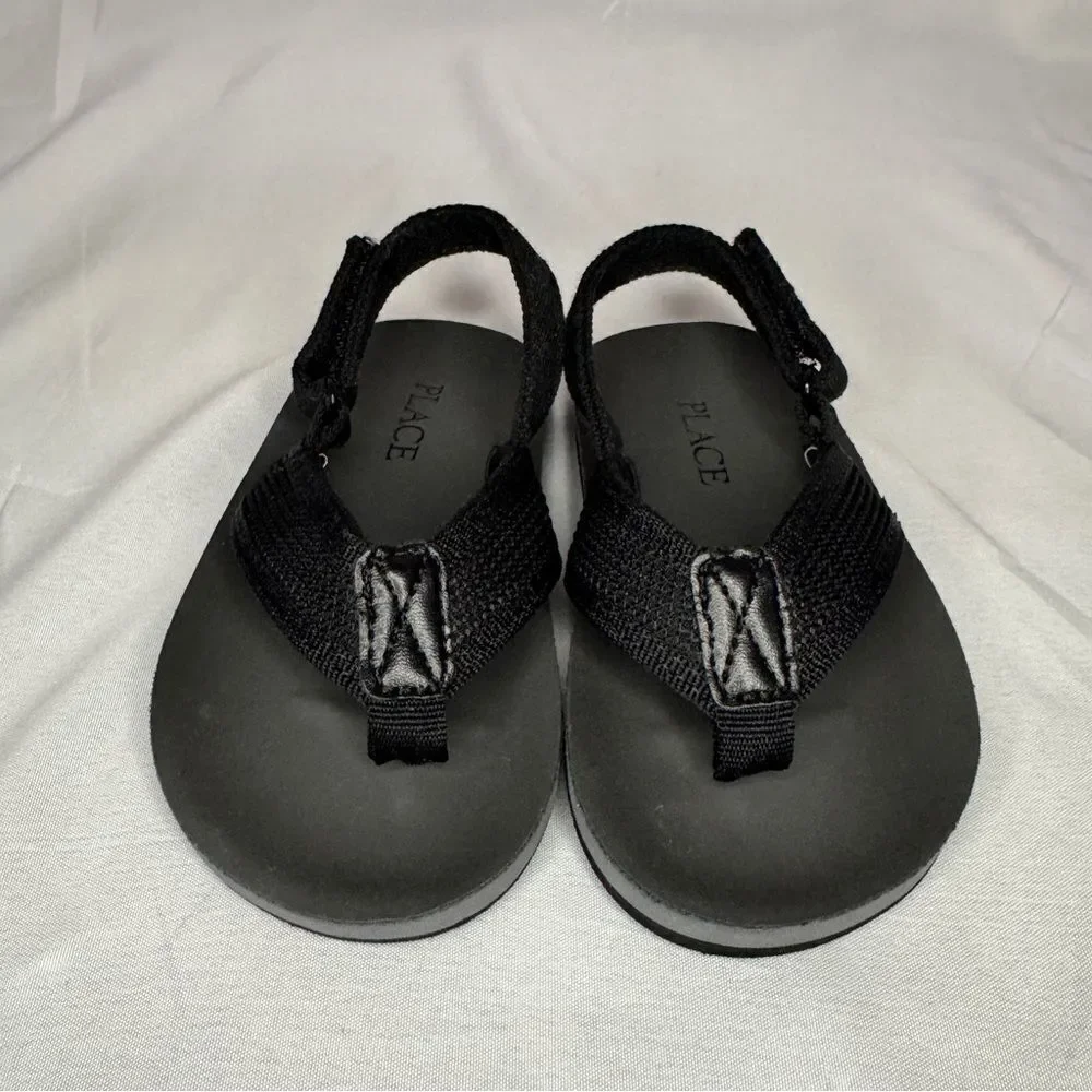 Toddler faux leather sandals size 6/7